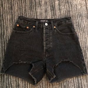 Abercrombie & Fitch  High Rise 4” shorts